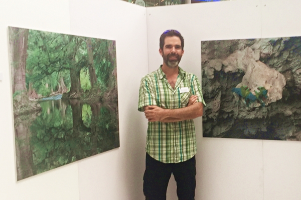 Roberto Pedraza Ruiz, an award-winning wildlife photographer from Sierra Gorda, Mexico
