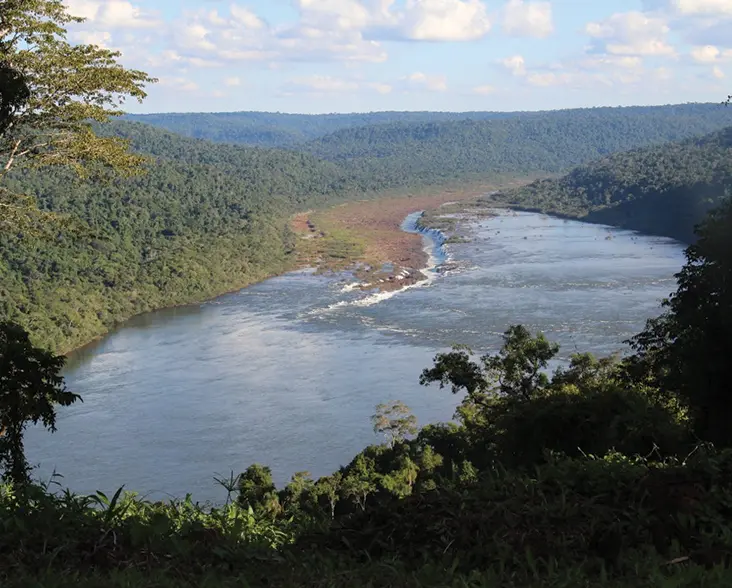 Emerald-green-corridor